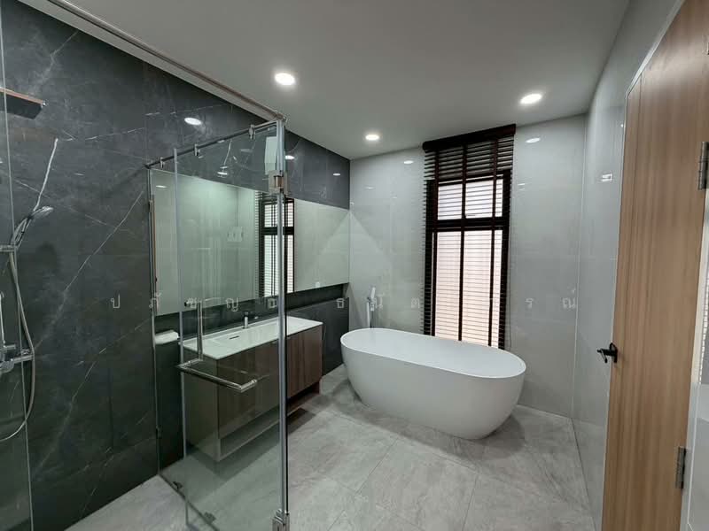 ปรีชา รามคำแหง-กรุงเทพกรีฑา, Bangkok, Khlong Song Ton Nun, Lat Krabang, Bangkok, 4 Bedrooms, 400 sqm, Single Detached House For Sale, by ปภัชญา ธนัตถ์ภรณ์, 500272118 - DDproperty.com