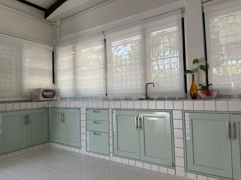 For Rent - NG359 ให้เช่าบ้านบ้านพร้อม เพิ่งรีโนเวท ใหม่ ซอย เสรีไทย 57 ขนาดที่ดิน 100 ตรว., Bangkok