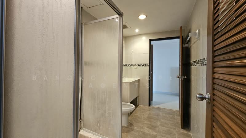 Royal Castle Sukhumvit, Bangkok, 30 Soi Sukhumvit 39, Khlongtoei Nua, Watthana, Bangkok, 3 Bedrooms, 160 sqm, Condo For Rent, by BANGKOK PROPERTY AGENTS, 500272195 - DDproperty.com