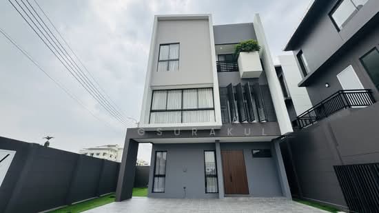 ฟีล ทาวน์ ลาดพร้าว 101, กรุงเทพ