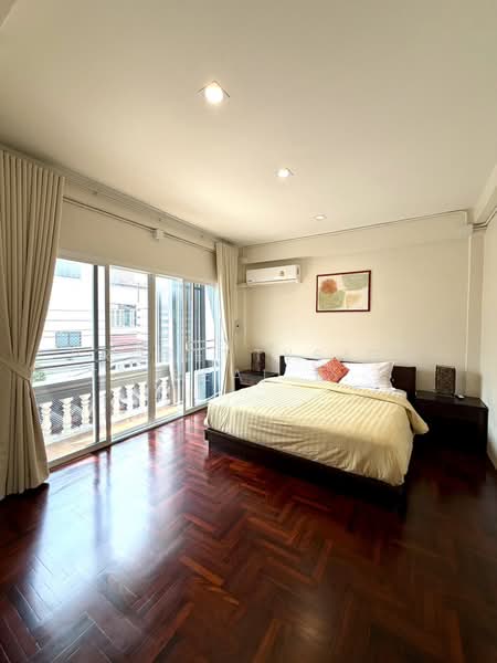 Townhouse / Home Office for Rent BTS Phrakhanong 5 bed / 4 bath, Bangkok, Phra Kanong, Khlong Toei, Bangkok, 5 Bedrooms, 400 sqm, Townhouse For Rent, by PROPERTYSIGHTS REAL ESTATE, 500272306 - DDproperty.com