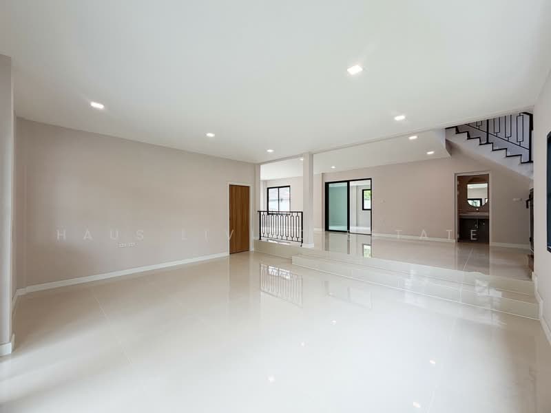 Ladawan Pinklao-Borommaratchachonnani, Bangkok, Borommaratchachonnani Road, Sala Thammasop, Thawi Watthana, Bangkok, 4 Bedrooms, 348 sqm, Single Detached House For Sale, by Haus Living Estate, 500272339 - DDproperty.com