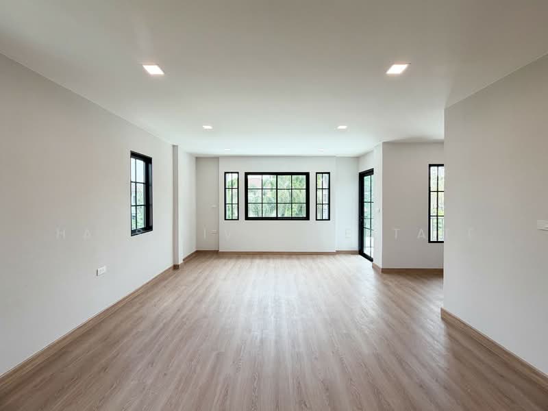 Ladawan Pinklao-Borommaratchachonnani, Bangkok, Borommaratchachonnani Road, Sala Thammasop, Thawi Watthana, Bangkok, 4 Bedrooms, 348 sqm, Single Detached House For Sale, by Haus Living Estate, 500272339 - DDproperty.com