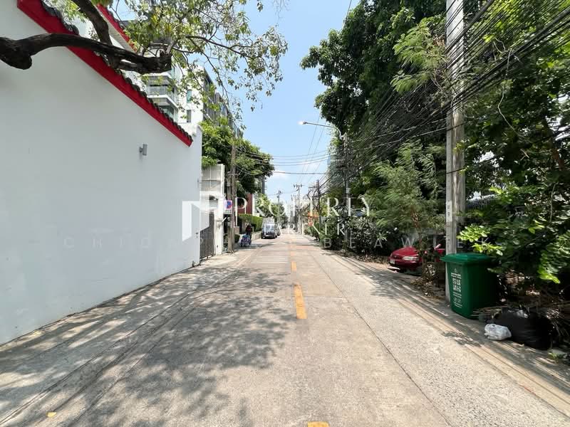 ที่ดินกลางเมือง เอกมัย-ทองหล่อ สุขุมวิท 40-42 ซอย สมานฉันท์, กรุงเทพ, สุขุมวิท, คลองตันเหนือ, วัฒนา, กรุงเทพ, 1,352 ตร.ม., ที่ดิน ขาย, โดย Chidaphar Beawlek, 500272361 - DDproperty.com