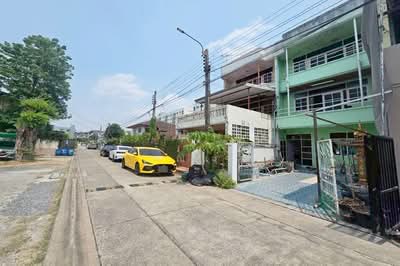 ขาย - ขายทาวน์เฮ้าส์ 3 ชั้น ถนนรามอินทรา ซอยรามอินทรา 4 ใกล้รถไฟฟ้าสายสีชมพู, กรุงเทพ