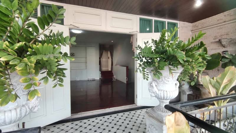 Commercial Building 370 sqm in Thonglor 20 Ekkamai 21, Bangkok, ทองหล่อ 20, Khlong Tan Nua, Watthana, Bangkok, , 370 sqm, Shophouse For Rent, by Chanitnun Mewongukote, 500272411 - DDproperty.com