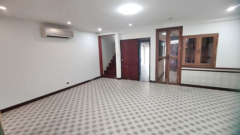 Commercial Building 370 sqm in Thonglor 20 Ekkamai 21, Bangkok, ทองหล่อ 20, Khlong Tan Nua, Watthana, Bangkok, , 370 sqm, Shophouse For Rent, by Chanitnun Mewongukote, 500272411 - DDproperty.com