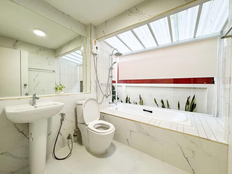 บ้านให้เช่า – ใกล้ตลาดแม่กวง เพียง 5 นาที ค่าเช่า 25,000 บาท / เดือน รหัสทรัพย์ : No.11H368, Chiang Mai, San Na Moeng, San Sai, Chiang Mai, 3 Bedrooms, 150 sqm, Single Detached House For Rent, by Rutchaporn Tunsiri, 500272446 - DDproperty.com