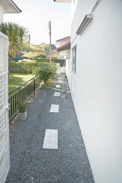 บ้านให้เช่า – ใกล้ตลาดแม่กวง เพียง 5 นาที ค่าเช่า 25,000 บาท / เดือน รหัสทรัพย์ : No.11H368, Chiang Mai, San Na Moeng, San Sai, Chiang Mai, 3 Bedrooms, 150 sqm, Single Detached House For Rent, by Rutchaporn Tunsiri, 500272446 - DDproperty.com