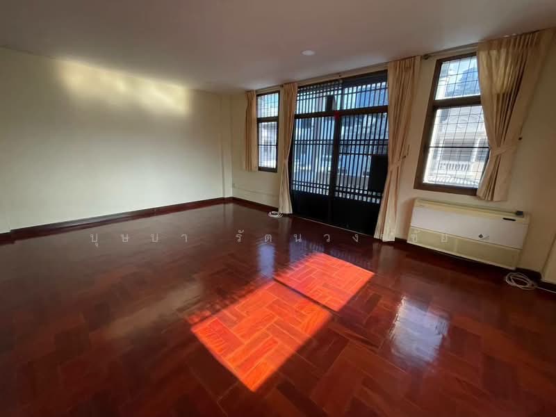 ทำเลซ.นนทรี 5 ให้เช่าทาวน์เฮ้าส์ 3 ชั้น มุม บ้านพร้อมอยู่ พื้นที่ใช้สอยเยอะ ระเบียงกว้าง, กรุงเทพ, นนทรี, ช่องนนทรี, ยานนาวา, กรุงเทพ, 250 ตร.ม., ทาวน์เฮ้าส์ ให้เช่า, โดย บุษบา รัตนวงษ์ชัย, 500272479 - DDproperty.com