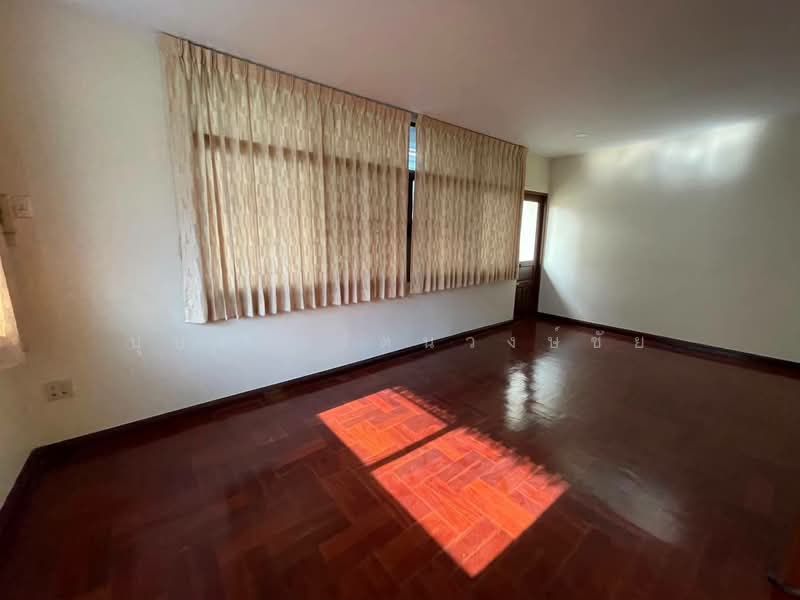 ทำเลซ.นนทรี 5 ให้เช่าทาวน์เฮ้าส์ 3 ชั้น มุม บ้านพร้อมอยู่ พื้นที่ใช้สอยเยอะ ระเบียงกว้าง, กรุงเทพ, นนทรี, ช่องนนทรี, ยานนาวา, กรุงเทพ, 250 ตร.ม., ทาวน์เฮ้าส์ ให้เช่า, โดย บุษบา รัตนวงษ์ชัย, 500272479 - DDproperty.com