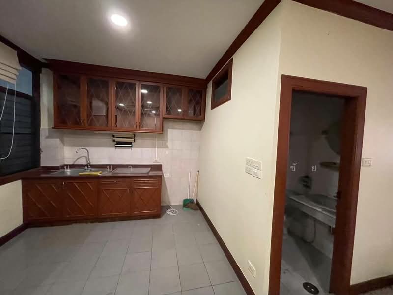 ทำเลซ.นนทรี 5 ให้เช่าทาวน์เฮ้าส์ 3 ชั้น มุม บ้านพร้อมอยู่ พื้นที่ใช้สอยเยอะ ระเบียงกว้าง, กรุงเทพ, นนทรี, ช่องนนทรี, ยานนาวา, กรุงเทพ, 250 ตร.ม., ทาวน์เฮ้าส์ ให้เช่า, โดย บุษบา รัตนวงษ์ชัย, 500272479 - DDproperty.com