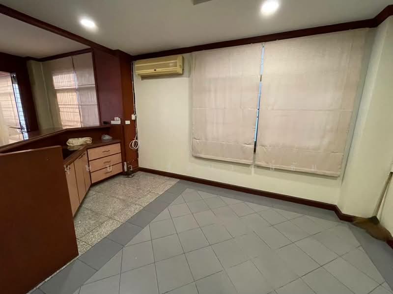 ทำเลซ.นนทรี 5 ให้เช่าทาวน์เฮ้าส์ 3 ชั้น มุม บ้านพร้อมอยู่ พื้นที่ใช้สอยเยอะ ระเบียงกว้าง, กรุงเทพ, นนทรี, ช่องนนทรี, ยานนาวา, กรุงเทพ, 250 ตร.ม., ทาวน์เฮ้าส์ ให้เช่า, โดย บุษบา รัตนวงษ์ชัย, 500272479 - DDproperty.com