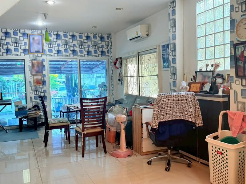 หมู่บ้านนนทมิตร2 ราษฎร์พัฒนา31, Bangkok, Rat Phatthana, Saphan Sung, Bangkok, 6 Bedrooms, 130 sqm, Townhouse For Sale, by The Best Property  ฝน, 500272482 - DDproperty.com