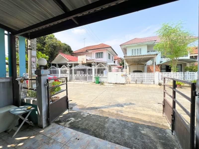 Baan Buathong 4, Nonthaburi, Ban Kluay-Sai Noi Road, Phimonrat, Bang Bua Thong, Nonthaburi, 2 Bedrooms, 100 sqm, Townhouse For Sale, by Punpapa Rassamee, 500272494 - DDproperty.com