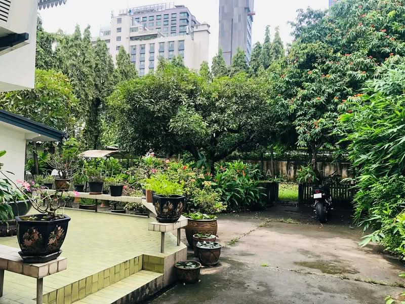 House and Land Soi Sukhumvit 1, Bangkok, สุขุมวิท, Khlong Tan Nua, Watthana, Bangkok, , 1,020 sqm, Land For Sale, by Chidaphar Beawlek, 500272505 - DDproperty.com