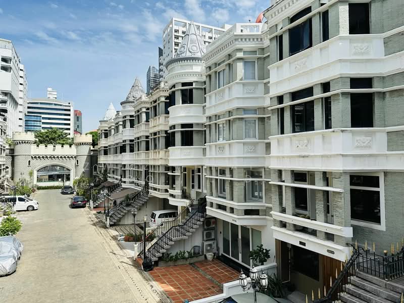 4 Bedroom House for Rent at Baan Prompong Prime Sukhumvit, Bangkok, Khlongtoei Nua, Watthana, Bangkok, 4 Bedrooms, 350 sqm, Single Detached House For Rent, by Fazwaz (Thailand) Co., Ltd., 500272534 - DDproperty.com