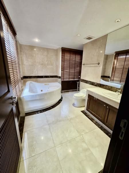 Las Colinas, Bangkok, Sukhumvit 21 Road, Khlongtoei Nua, Watthana, Bangkok, 4 Bedrooms, 700 sqm, Condo For Sale, by Wuthikorn Prasomsan, 500272576 - DDproperty.com