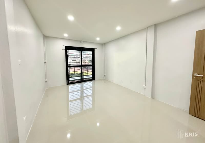 Building 338, Bangkok, เจริญรัถ, Khlong Ton Sai, Khlong San, Bangkok, , 196 sqm, Shophouse For Rent, by Kris Kajarin, 500272777 - DDproperty.com