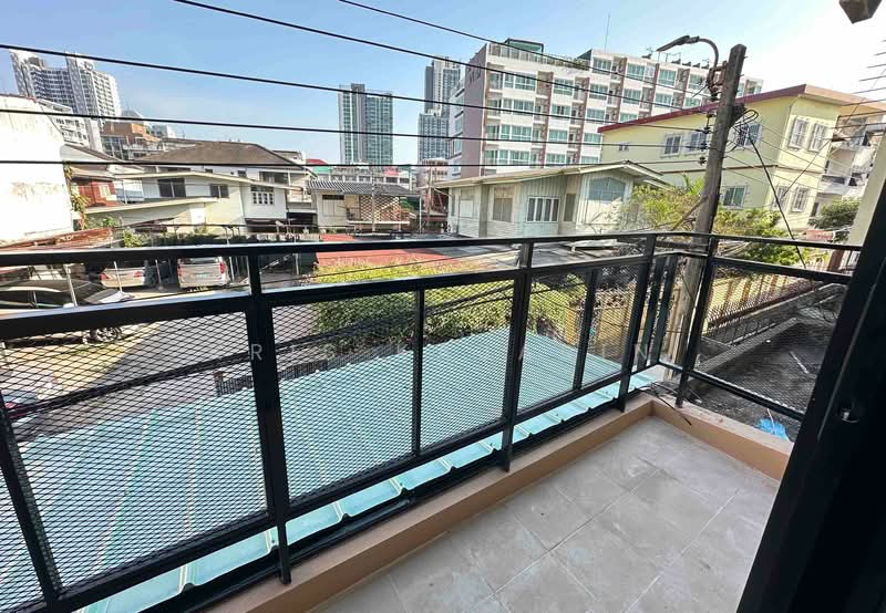 Building 338, Bangkok, เจริญรัถ, Khlong Ton Sai, Khlong San, Bangkok, , 196 sqm, Shophouse For Rent, by Kris Kajarin, 500272777 - DDproperty.com