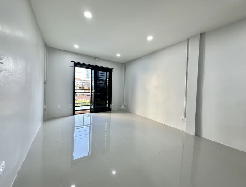 Building 338, Bangkok, เจริญรัถ, Khlong Ton Sai, Khlong San, Bangkok, , 196 sqm, Shophouse For Rent, by Kris Kajarin, 500272777 - DDproperty.com