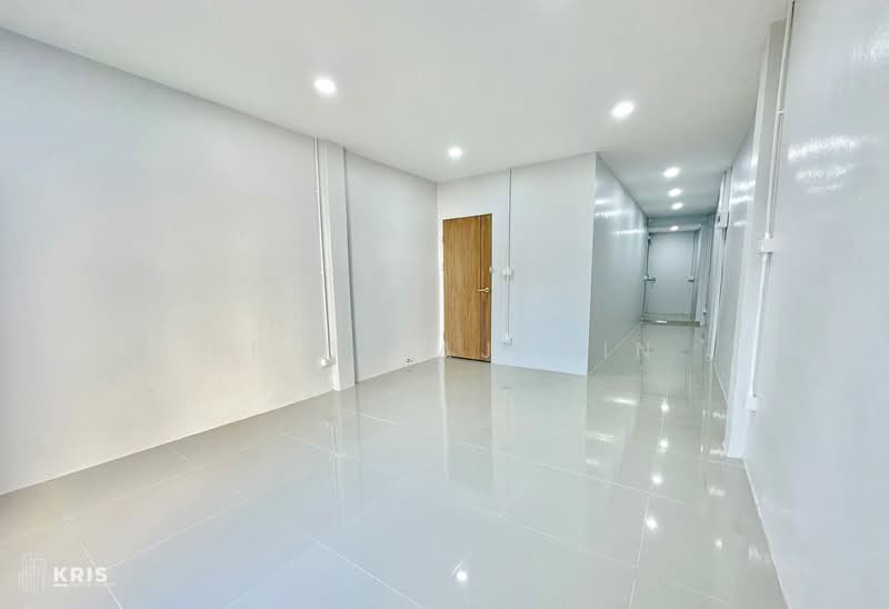 Building 338, Bangkok, เจริญรัถ, Khlong Ton Sai, Khlong San, Bangkok, , 196 sqm, Shophouse For Rent, by Kris Kajarin, 500272777 - DDproperty.com