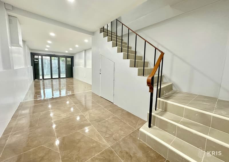 Building 338, Bangkok, เจริญรัถ, Khlong Ton Sai, Khlong San, Bangkok, , 196 sqm, Shophouse For Rent, by Kris Kajarin, 500272777 - DDproperty.com