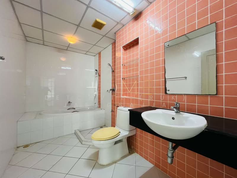 Baan Klang Muang Rama 9 - Ladprao, Bangkok, Soi Ladprao 88, Wang Thonglang, Wang Thonglang, Bangkok, 4 Bedrooms, 215 sqm, Townhouse For Sale, by Detchvit (Ruk) Jaengsajja, 500272793 - DDproperty.com