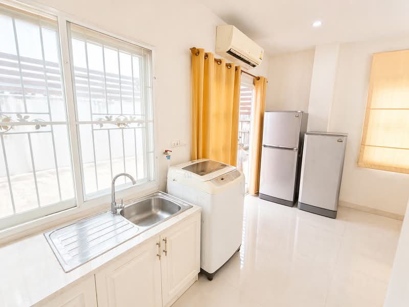 A 3-Storey Townhome That’s More Than Just a Home! Live in it or run your business, Bangkok, Bang Chun, Khlong Sam Wa, Bangkok, 3 Bedrooms, 181 sqm, Townhouse For Sale, by คุณยุ้ย, 500272852 - DDproperty.com
