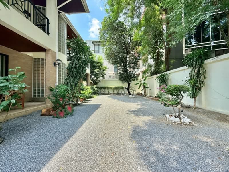 Detached House, Bangkok, Sukhumvit 71, Phra Kanong Nua, Watthana, Bangkok, 4 Bedrooms, 670 sqm, Villa For Rent, by Bangkok Residential, 500272912 - DDproperty.com