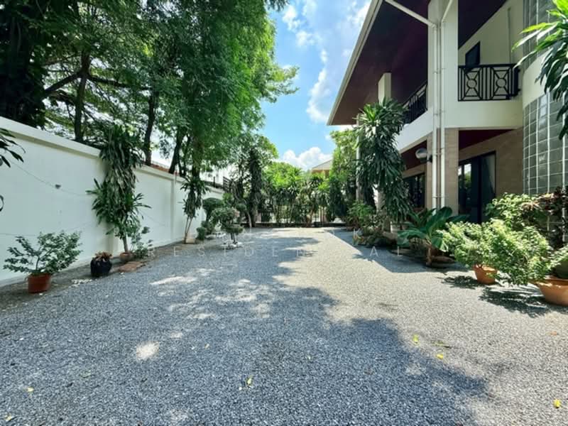 Detached House, Bangkok, Sukhumvit 71, Phra Kanong Nua, Watthana, Bangkok, 4 Bedrooms, 670 sqm, Villa For Rent, by Bangkok Residential, 500272912 - DDproperty.com