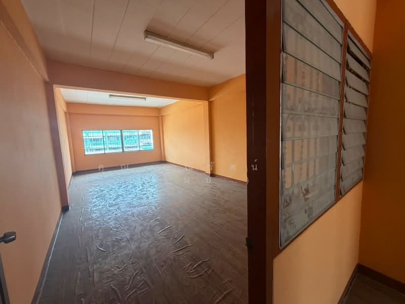 อาคารพาณิชย์ 4 ชั้น ติดถนนติวานนท์ ราคาถูก ใกล้ MRT สถานีสามัคคี, นนทบุรี, ติวานนท์, ท่าทราย, เมืองนนทบุรี, นนทบุรี, 175 ตร.ม., ตึกแถว-อาคารพาณิชย์ ขาย, โดย คุณ มณีรัตน์ ( เจี๊ยบ ), 500272985 - DDproperty.com