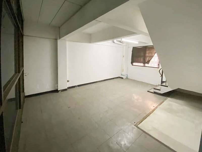 Sinthorn Happyland, Bangkok, Khlong Chan, Bang Kapi, Bangkok, 3 Bedrooms, 288 sqm, Townhouse For Sale, by Ladda Suebthai, 500273208 - DDproperty.com