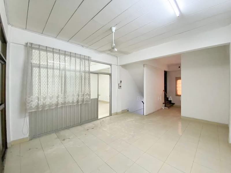 Sinthorn Happyland, Bangkok, Khlong Chan, Bang Kapi, Bangkok, 3 Bedrooms, 288 sqm, Townhouse For Sale, by Ladda Suebthai, 500273208 - DDproperty.com