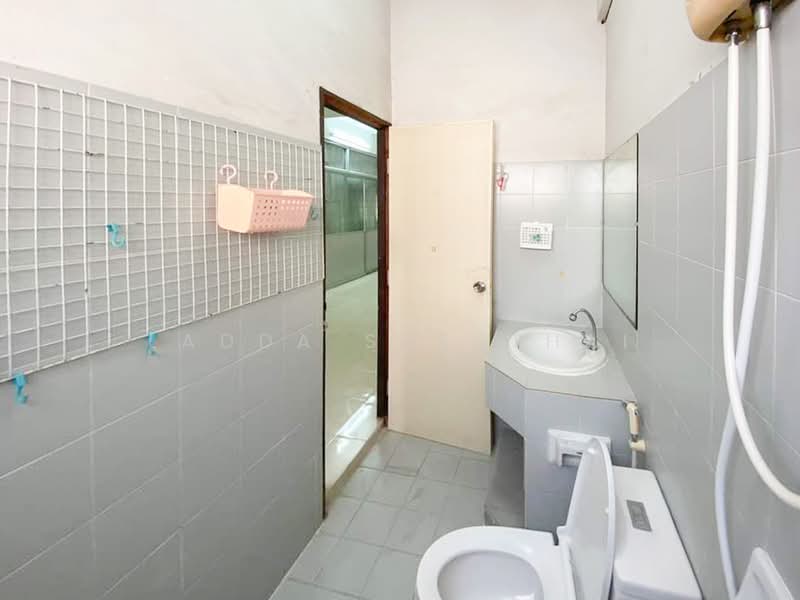 Sinthorn Happyland, Bangkok, Khlong Chan, Bang Kapi, Bangkok, 3 Bedrooms, 288 sqm, Townhouse For Sale, by Ladda Suebthai, 500273208 - DDproperty.com