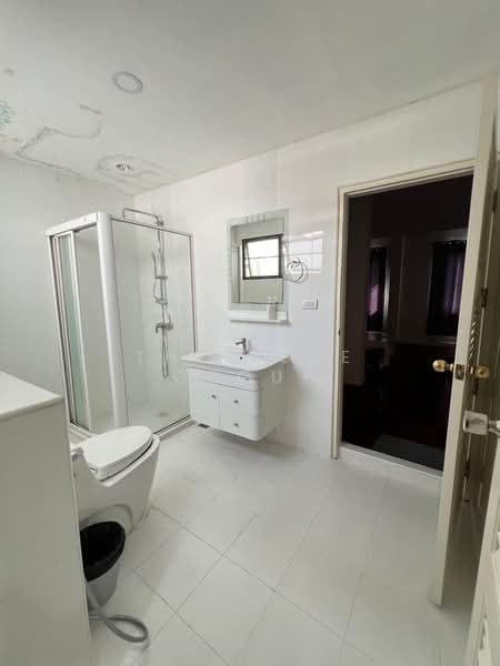 Single House at Sukhumvit 36, Bangkok, Khlong Toei, Khlong Toei, Bangkok, 9 Bedrooms, 1,000 sqm, Single Detached House For Rent, by The Luxe Group, 500273212 - DDproperty.com