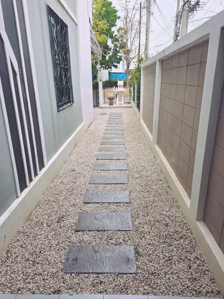 ทาวน์เฮ้าส์ให้เช่า – ใกล้มหาวิทยาลัยเชียงใหม่ เพียง 10 นาที ค่าเช่า 18,000 บาท / เดือน No.3H140, Chiang Mai, Su Thep, Muang Chiang Mai, Chiang Mai, 3 Bedrooms, 100 sqm, Townhouse For Rent, by Rutchaporn Tunsiri, 500273269 - DDproperty.com