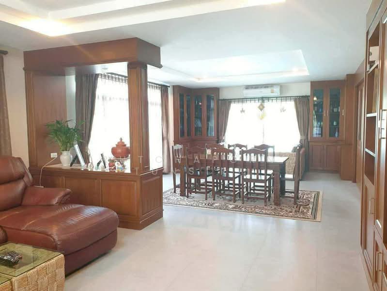 Pool Villa ให้เช่า ใกล้กาดฝรั่ง เพียง 5 นาที ค่าเช่า 65,000 บาท / เดือน รหัสทรัพย์ : No.14P023, Chiang Mai, Ban Waen, Hang Dong, Chiang Mai, 4 Bedrooms, 200 sqm, Single Detached House For Rent, by Rutchaporn Tunsiri, 500273318 - DDproperty.com