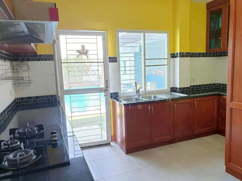 Pool Villa ให้เช่า ใกล้กาดฝรั่ง เพียง 5 นาที ค่าเช่า 65,000 บาท / เดือน รหัสทรัพย์ : No.14P023, Chiang Mai, Ban Waen, Hang Dong, Chiang Mai, 4 Bedrooms, 200 sqm, Single Detached House For Rent, by Rutchaporn Tunsiri, 500273318 - DDproperty.com