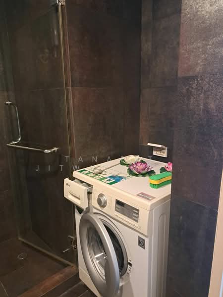 Voque Sukhumvit 16, Bangkok, Soi Sukhumvit 16, Khlong Toei, Khlong Toei, Bangkok, 1 Bedroom, 57 sqm, Condo For Rent, by Tanapat Jitwatcharakomol, 500273389 - DDproperty.com