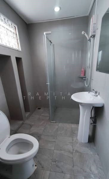 5-BR Townhouse, Bangkok, Khlong Tan Nua, Watthana, Bangkok, 5 Bedrooms, 350 sqm, Townhouse For Rent, by Ramita  Theptham, 500273412 - DDproperty.com
