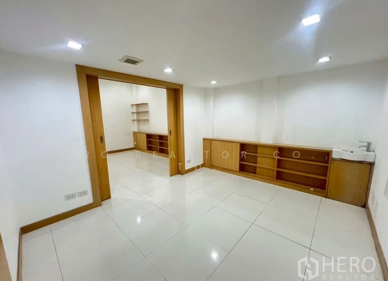 For Rent Retail Space 165 sqm in Khlong Tan Nuea, Watthana, Bangkok BTS Phrom Phong HRE00570, Bangkok, Khlong Tan Nua, Watthana, Bangkok, , 165 sqm, Retail Space For Rent, by Hero Realtor Co., Ltd., 500273415 - DDproperty.com