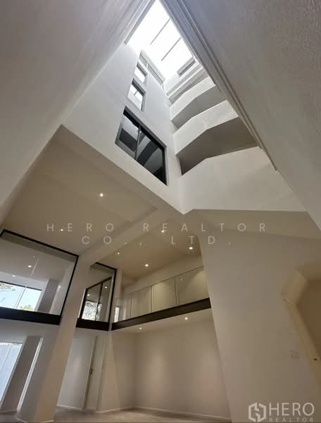 For Rent Luxury Home Office BTS Phra Khanong Bangkok HRE00659, กรุงเทพ, สุขุมวิท, พระโขนงเหนือ, วัฒนา, กรุงเทพ, 547 ตร.ม., ทาวน์เฮ้าส์ ให้เช่า, โดย Hero Realtor Co., Ltd., 500273580 - DDproperty.com