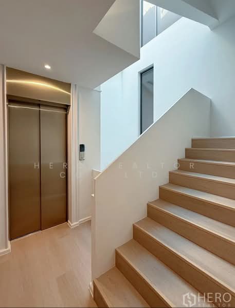 For Rent Luxury Home Office BTS Phra Khanong Bangkok HRE00659, Bangkok, สุขุมวิท, Phra Kanong Nua, Watthana, Bangkok, 5 Bedrooms, 547 sqm, Townhouse For Rent, by Hero Realtor Co., Ltd., 500273580 - DDproperty.com