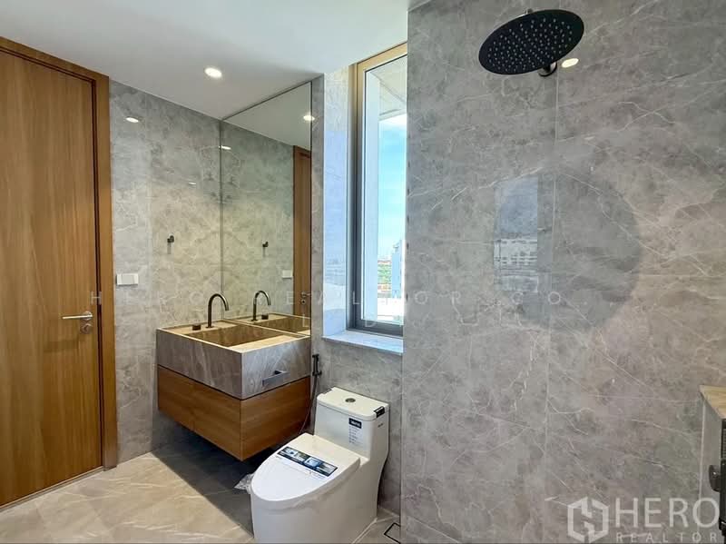 For Rent Luxury Home Office BTS Phra Khanong Bangkok HRE00659, Bangkok, สุขุมวิท, Phra Kanong Nua, Watthana, Bangkok, 5 Bedrooms, 547 sqm, Townhouse For Rent, by Hero Realtor Co., Ltd., 500273580 - DDproperty.com