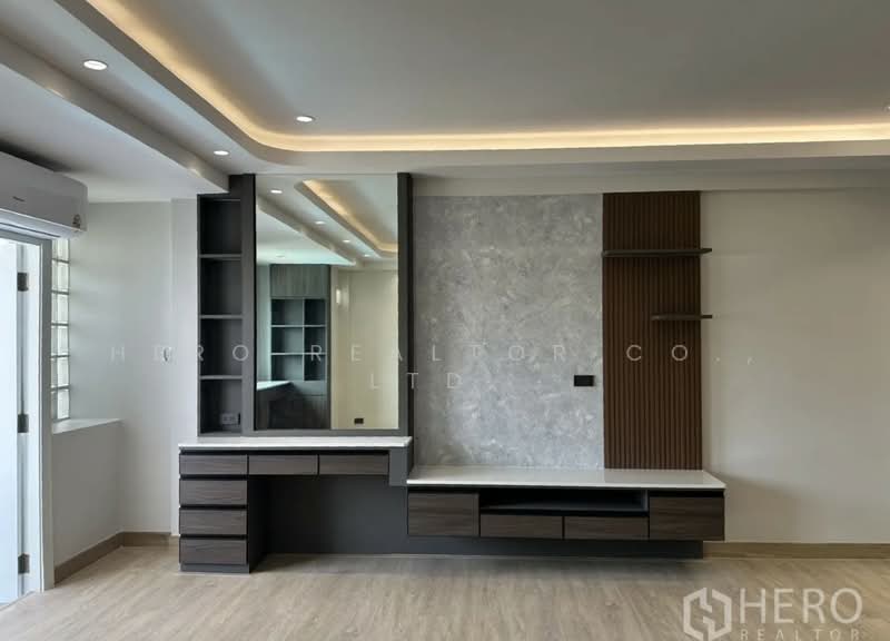 For Rent Home Office 4 floors 300 sqm near BTS Phra Khanong in Watthana Bangkok HRE00569, Bangkok, Phra Kanong Nua, Watthana, Bangkok, , 300 sqm, Office Space For Rent, by Hero Realtor Co., Ltd., 500273608 - DDproperty.com