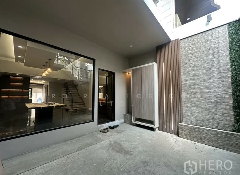 For Rent Home Office 4 floors 300 sqm near BTS Phra Khanong in Watthana Bangkok HRE00569, Bangkok, Phra Kanong Nua, Watthana, Bangkok, , 300 sqm, Office Space For Rent, by Hero Realtor Co., Ltd., 500273608 - DDproperty.com