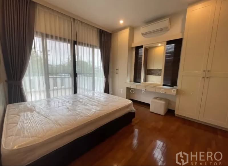 For Rent 4 Bedroom Detached House in Ratchada 32 Chatuchak Bangkok BRE24135, Bangkok, Chan Kasem, Chatuchak, Bangkok, 4 Bedrooms, 450 sqm, Single Detached House For Rent, by Hero Realtor Co., Ltd., 500273631 - DDproperty.com