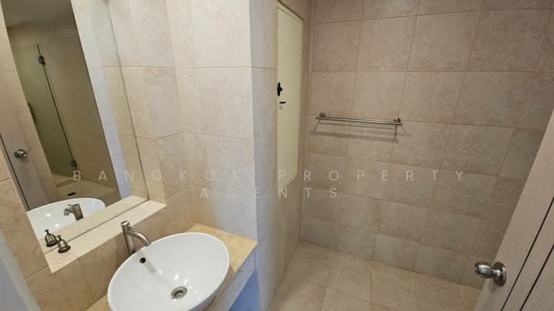 Phatssana Gardens, Bangkok, 19 Soi Ekkamai 6, Sukhumvit 63 Road, Phra Kanong Nua, Watthana, Bangkok, 3 Bedrooms, 345 sqm, Condo For Rent, by BANGKOK PROPERTY AGENTS, 500273651 - DDproperty.com