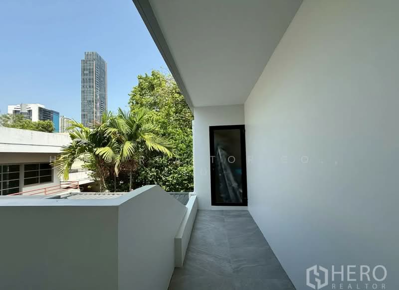 For rent Home Office in Khlong Tan Nuea, Watthana, Bangkok HRE00572, Bangkok, Khlong Tan Nua, Watthana, Bangkok, , 400 sqm, Office Space For Rent, by Hero Realtor Co., Ltd., 500273723 - DDproperty.com